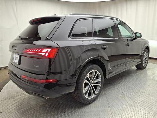2025 Audi Q7 45 Premium