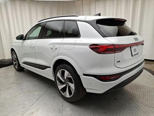 2025 Audi Q6 e-tron Premium Plus quattro