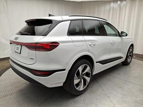 2025 Audi Q6 e-tron Premium Plus quattro