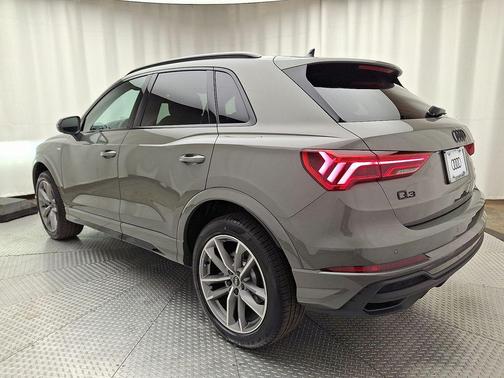2025 Audi Q3 Premium 45 TFSI S line quattro Tiptronic