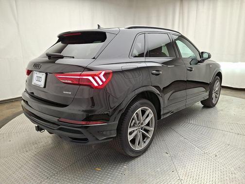 2025 Audi Q3 Premium 45 TFSI S line quattro Tiptronic