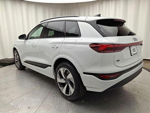 2025 Audi Q6 e-tron Premium Plus quattro