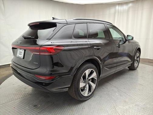 2025 Audi Q6 e-tron Premium quattro