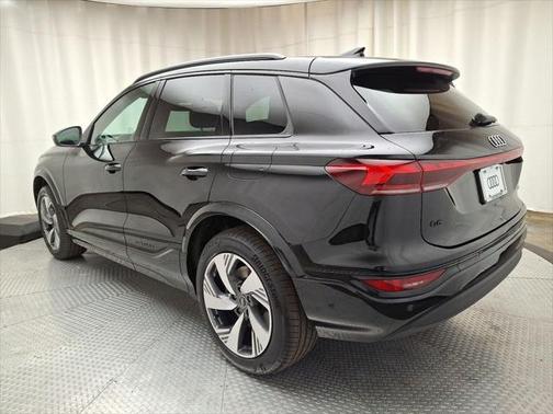 2025 Audi Q6 e-tron Premium quattro