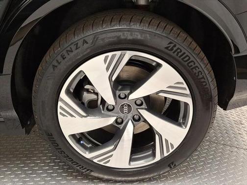 2025 Audi Q6 e-tron Premium quattro