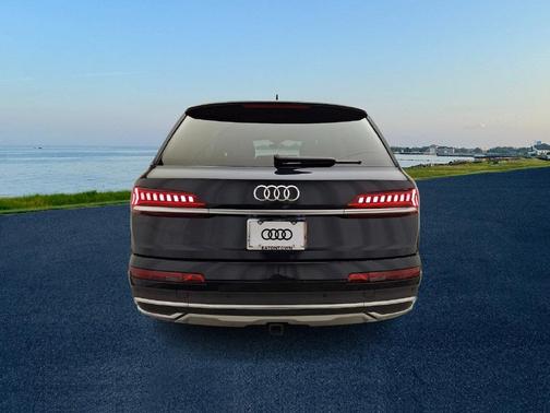 Waitomo Blue Metallic 2023 Audi Q7 55 Premium