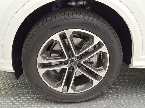 2025 Audi Q5 Premium TFSI quattro S tronic