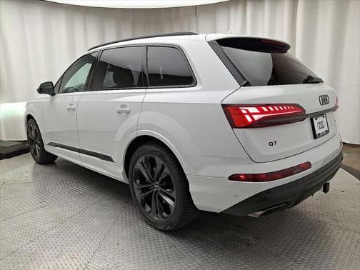 2025 Audi Q7 55 Premium Plus