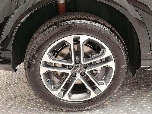 2025 Audi Q5 Premium