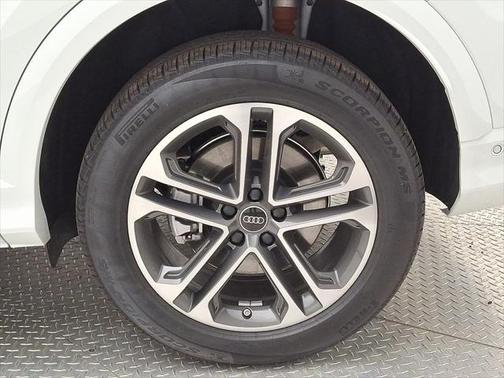 2025 Audi Q5 Premium