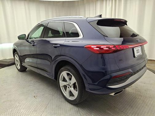 Navarra Blue Metallic 2025 Audi Q5 Premium Plus TFSI quattro S tronic