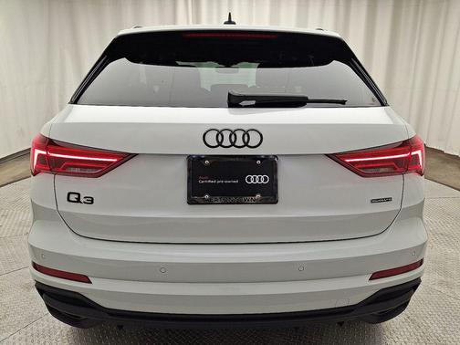 2025 Audi Q3 Premium 45 TFSI S line quattro Tiptronic