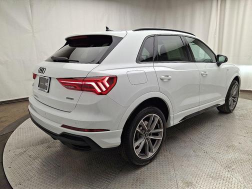 2025 Audi Q3 Premium 45 TFSI S line quattro Tiptronic