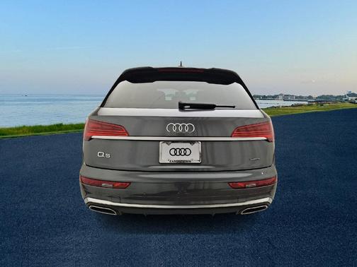 Daytona Gray Pearl Effect 2023 Audi Q5 45 S line Premium Plus
