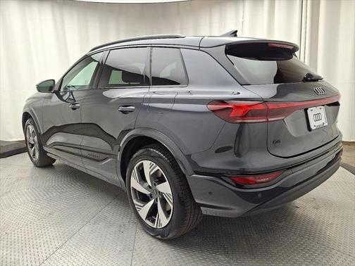 2025 Audi Q6 e-tron Premium quattro