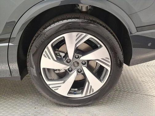 2025 Audi Q6 e-tron Premium quattro