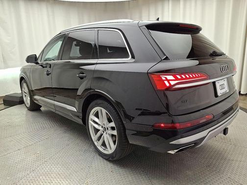 2025 Audi Q7 55 Premium Plus
