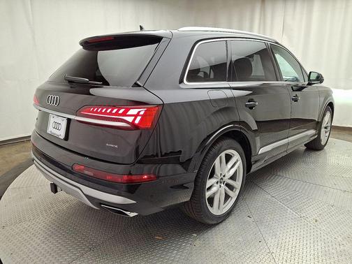 2025 Audi Q7 55 Premium Plus