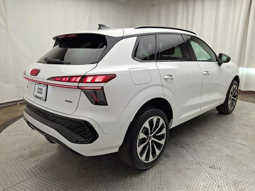 Arkona White 2026 Audi Q3 TFSI quattro S tronic