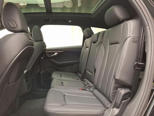 2026 Audi Q7 45 Premium