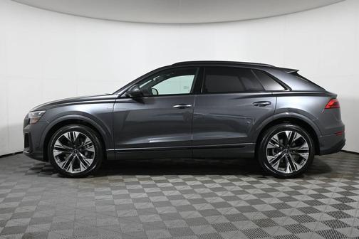 Daytona Gray Pearl Effect 2026 Audi Q8 55 Premium Plus