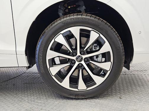 Glacier White Metallic 2026 Audi Q3 TFSI quattro S tronic