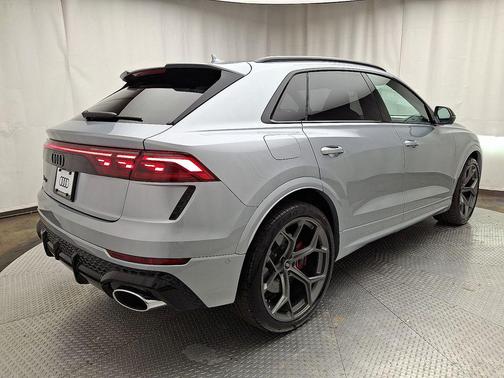 2025 Audi RS Q8 4.0T