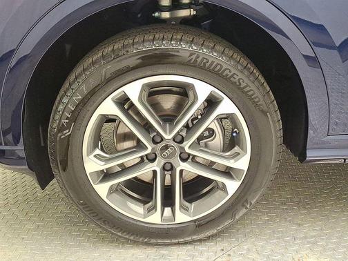 2025 Audi Q5 Premium TFSI quattro S tronic