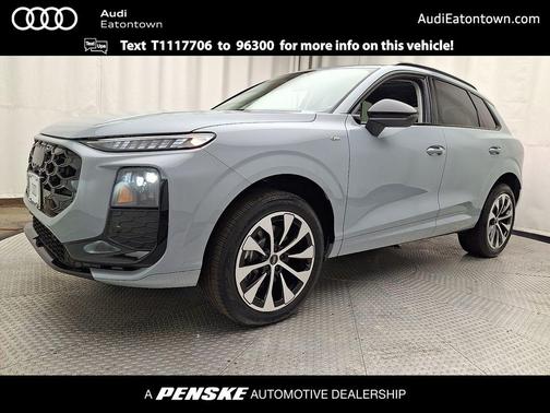 Arrow Gray Pearl Effect 2026 Audi Q3 TFSI quattro S tronic