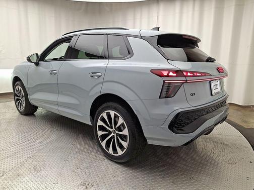 Arrow Gray Pearl Effect 2026 Audi Q3 TFSI quattro S tronic