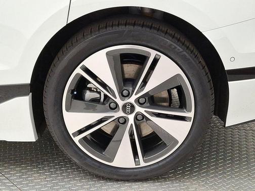 2025 Audi A6 e-tron Premium