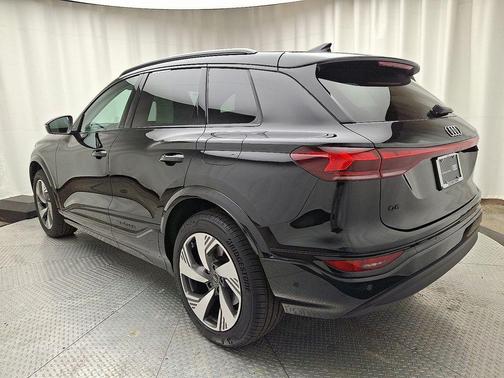 2025 Audi Q6 e-tron Premium Plus quattro