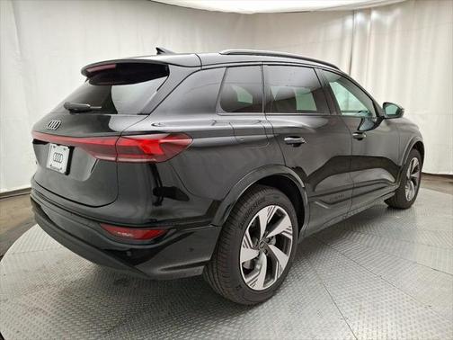2025 Audi Q6 e-tron Premium Plus quattro