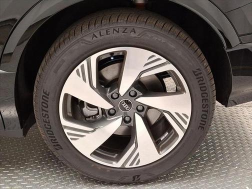 2025 Audi Q6 e-tron Premium Plus quattro