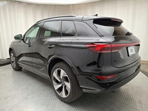 2025 Audi Q6 e-tron Premium Plus quattro