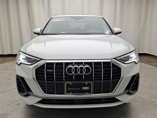 2025 Audi Q3 Premium 45 TFSI S line quattro Tiptronic