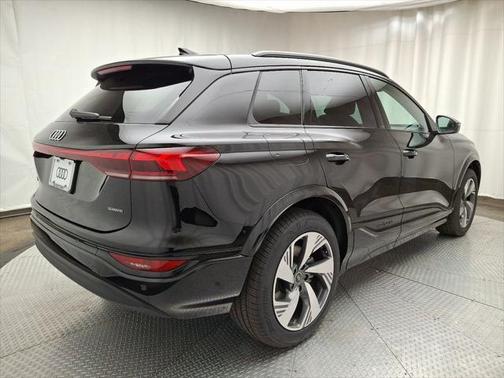 2025 Audi Q6 e-tron Premium Plus quattro