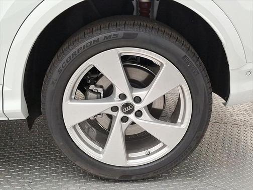 2025 Audi Q5 Premium Plus