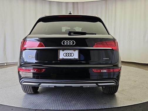 Mythos Black Metallic 2021 Audi Q5 45 Premium