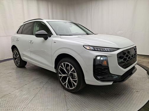 Glacier White Metallic 2026 Audi Q3 S line