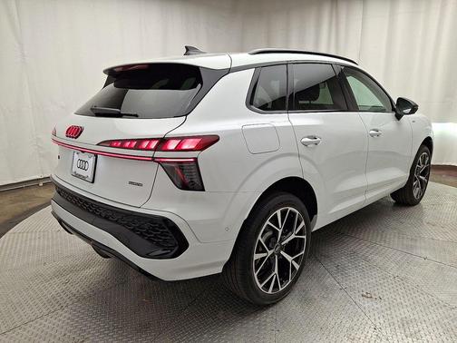 Glacier White Metallic 2026 Audi Q3 S line