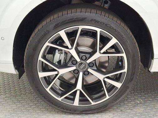 Glacier White Metallic 2026 Audi Q3 S line