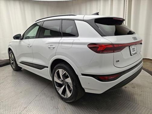 2025 Audi Q6 e-tron Premium quattro