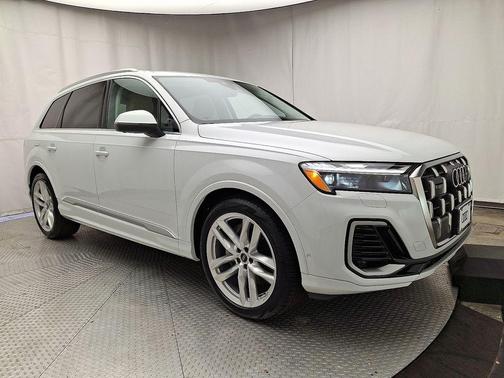 2025 Audi Q7 55 Premium Plus