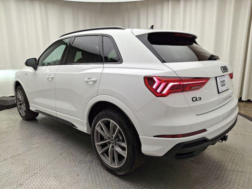 2025 Audi Q3 Premium 45 TFSI S line quattro Tiptronic