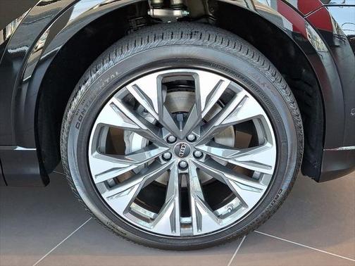 2025 Audi Q8 55 Premium