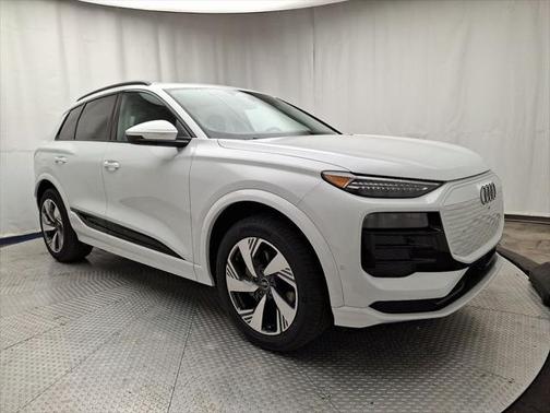 2025 Audi Q6 e-tron Premium Plus quattro