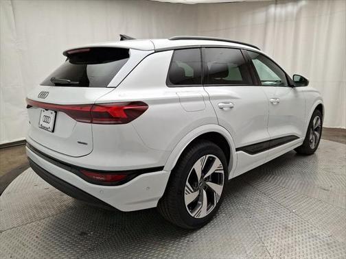 2025 Audi Q6 e-tron Premium Plus quattro