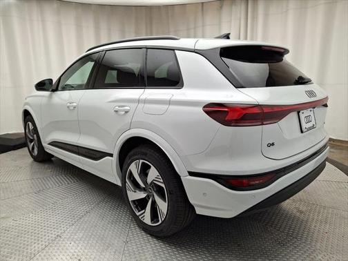 2025 Audi Q6 e-tron Premium Plus quattro