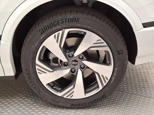 2025 Audi Q6 e-tron Premium Plus quattro